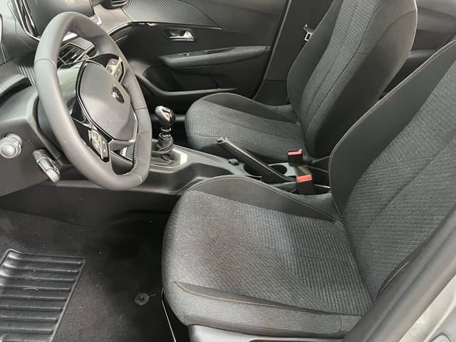 Peugeot 208 FRONT_SEAT