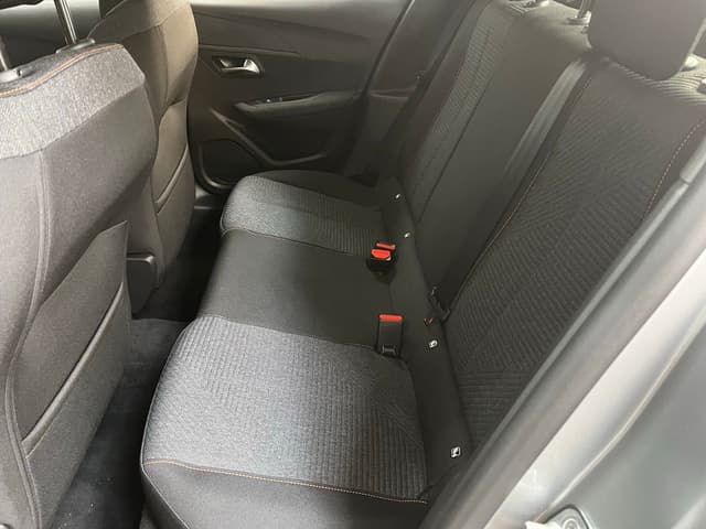 Peugeot 208 REAR_SEAT