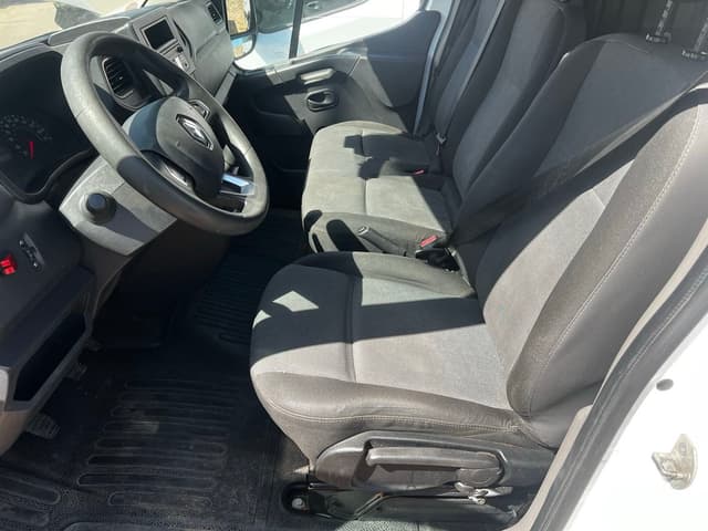 Renault Master FRONT_SEAT