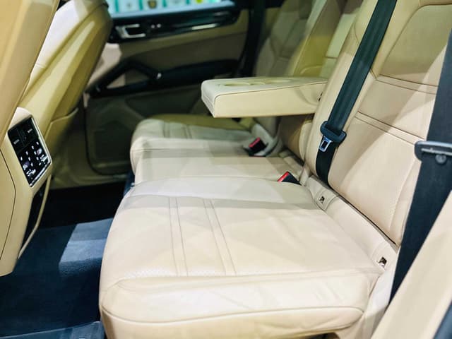 Porsche Cayenne REAR_SEAT