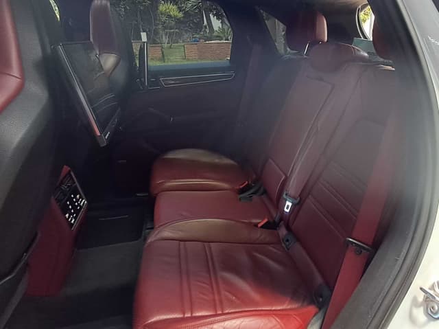 Porsche Cayenne REAR_SEAT