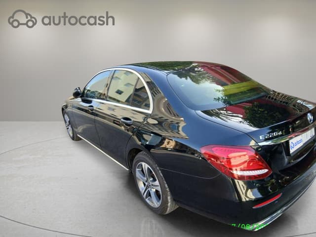 Mercedes Classe E RIGHT