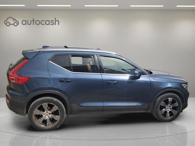 Volvo XC40 LEFT