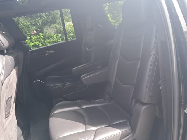 Cadillac Escalade REAR_SEAT