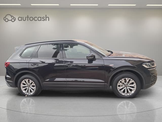 Volkswagen Touareg RIGHT