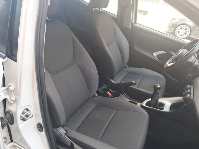 Toyota Yaris FRONT_SEAT