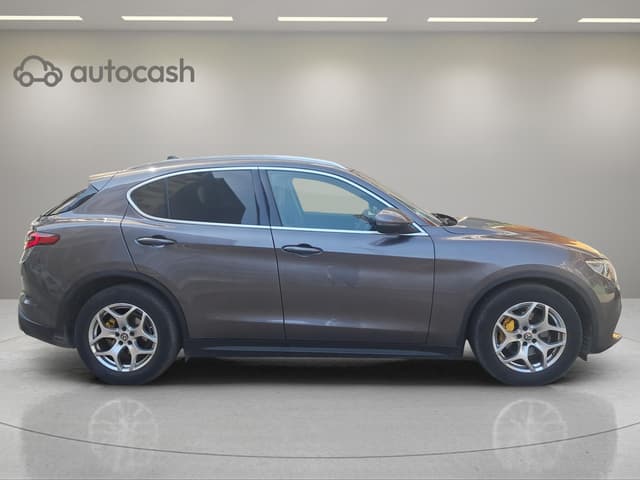 Alfa romeo Stelvio RIGHT