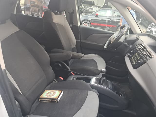 Citroen C4 Picasso FRONT_SEAT
