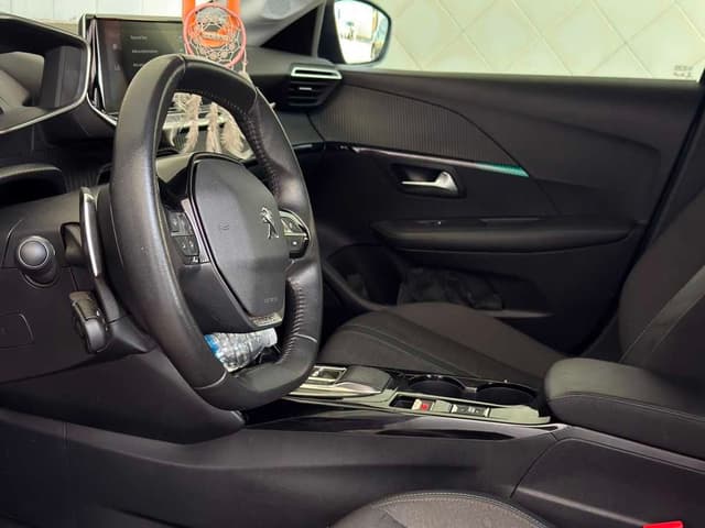 Peugeot 208 FRONT_SEAT