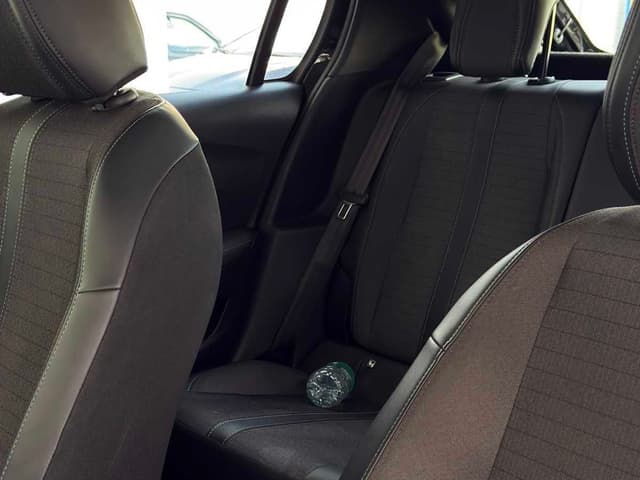 Peugeot 208 REAR_SEAT