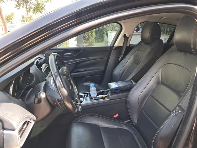 Jaguar XE FRONT_SEAT