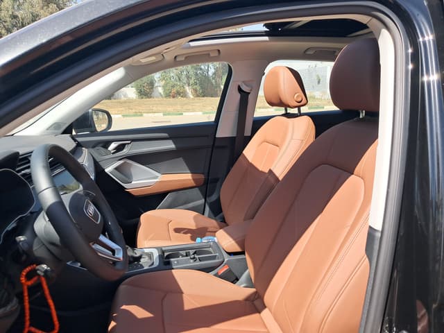 Audi Q3 FRONT_SEAT