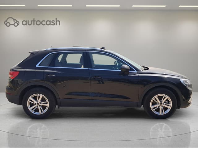 Audi Q3 RIGHT