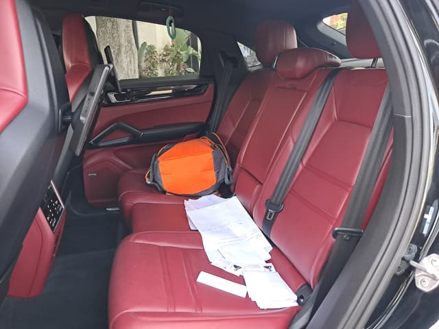 Porsche Cayenne REAR_SEAT