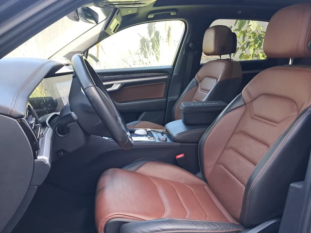Volkswagen Touareg FRONT_SEAT
