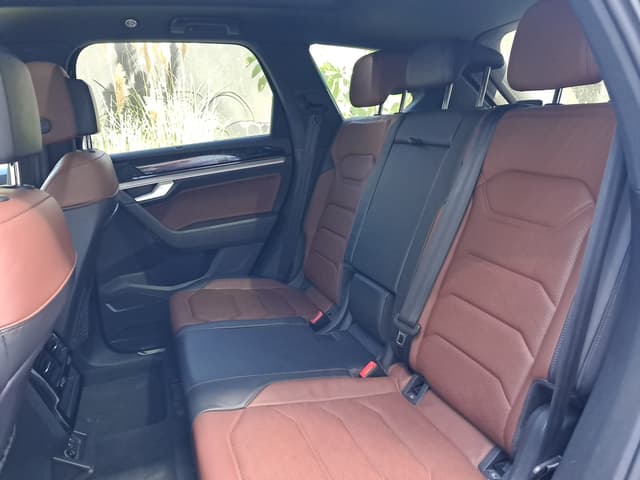 Volkswagen Touareg REAR_SEAT