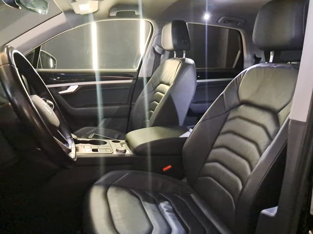 Volkswagen Touareg FRONT_SEAT