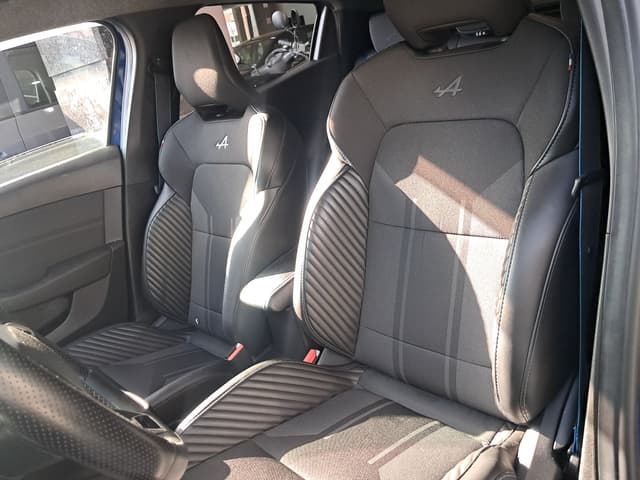 Renault Clio FRONT_SEAT
