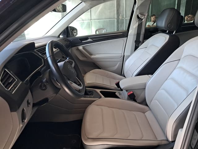 Volkswagen Tiguan FRONT_SEAT