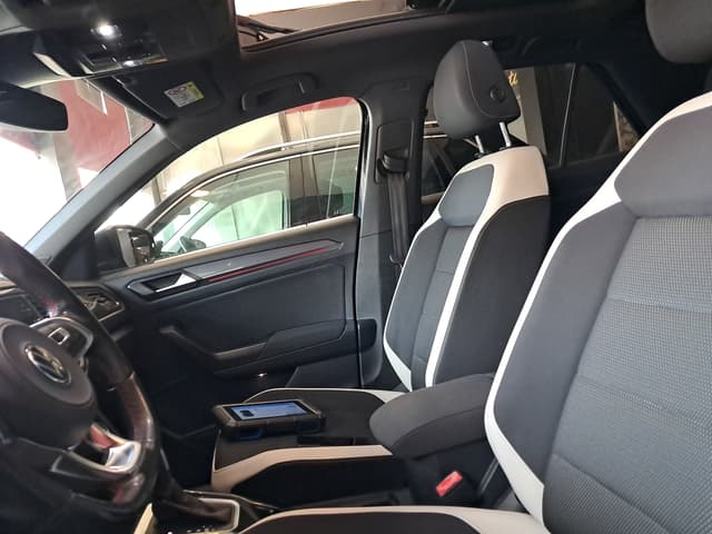 Volkswagen T Roc FRONT_SEAT