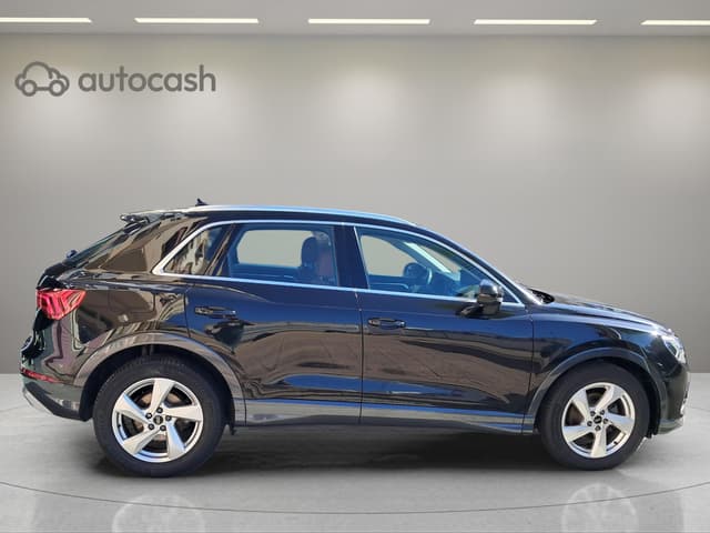 Audi Q3 RIGHT