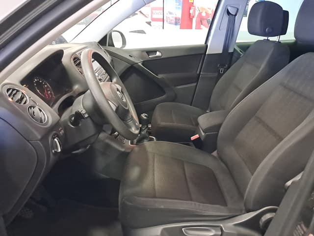 Volkswagen Tiguan FRONT_SEAT