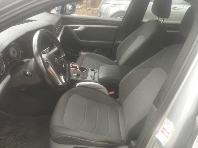 Volkswagen Touareg FRONT_SEAT