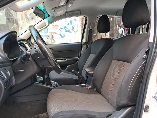 Mitsubishi L 200 FRONT_SEAT