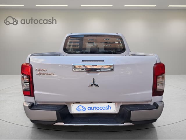 Mitsubishi L 200 REAR