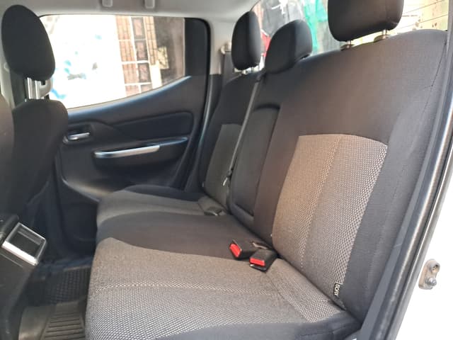 Mitsubishi L 200 REAR_SEAT