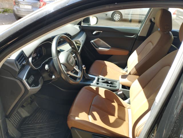 Audi Q3 FRONT_SEAT
