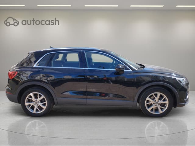 Audi Q3 RIGHT