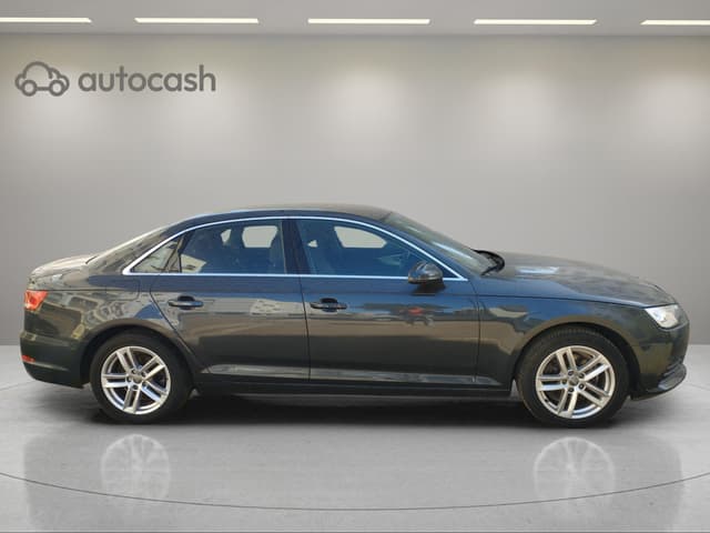 Audi A4 RIGHT
