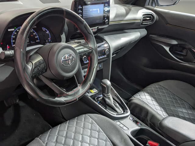 Toyota Yaris Cross RIGHT