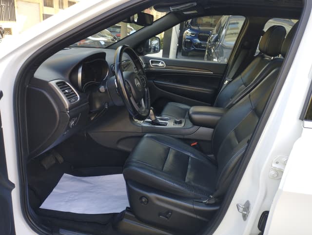 Jeep Grand Cherokee FRONT_SEAT