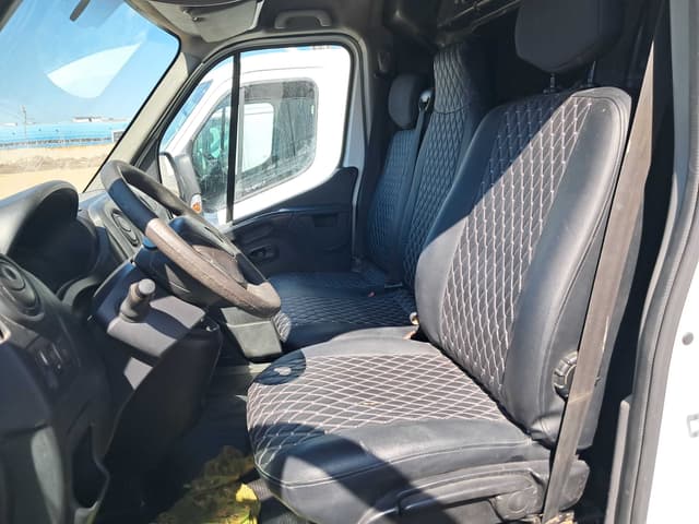 Renault Master FRONT_SEAT