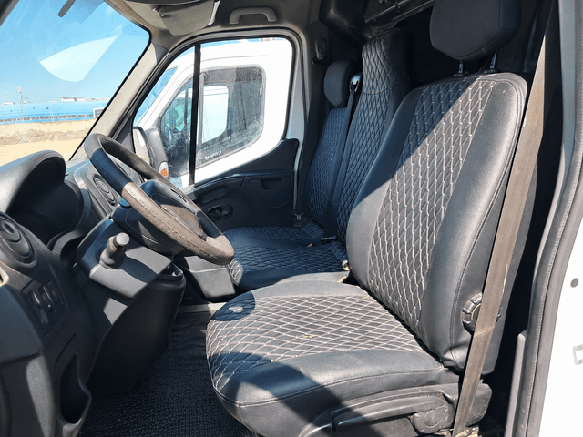 Renault Master FRONT_SEAT