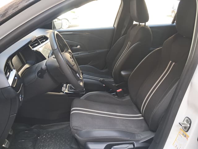 Opel Corsa FRONT_SEAT