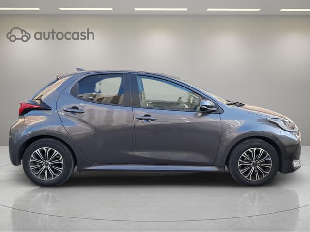 Toyota Yaris RIGHT