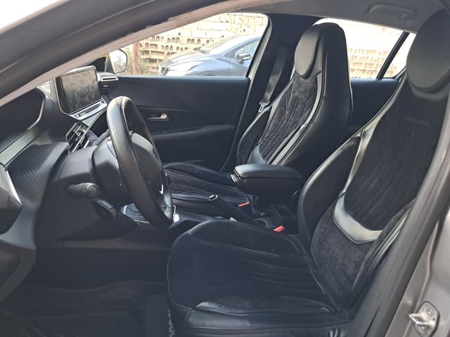 Peugeot 208 FRONT_SEAT