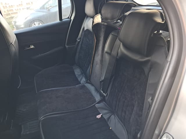 Peugeot 208 REAR_SEAT