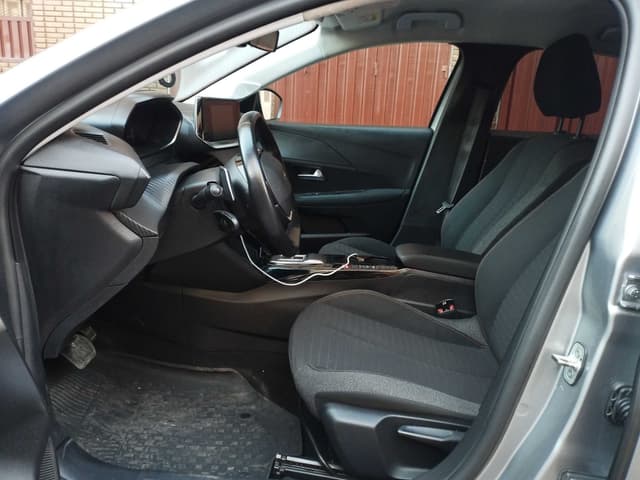 Peugeot 208 FRONT_SEAT