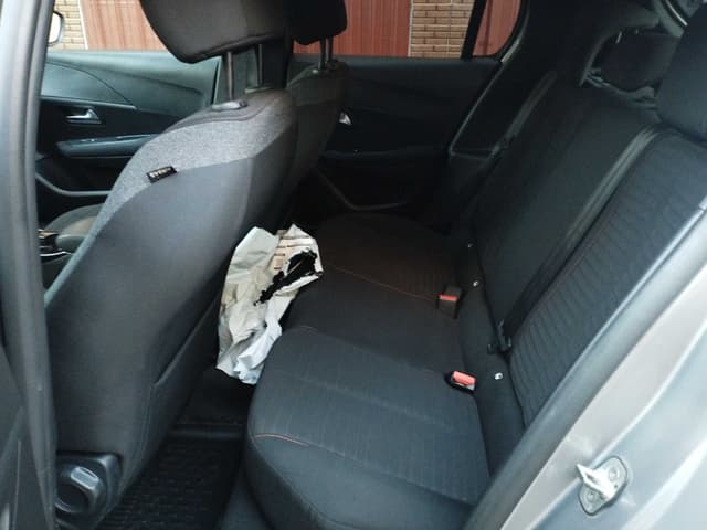 Peugeot 208 REAR_SEAT