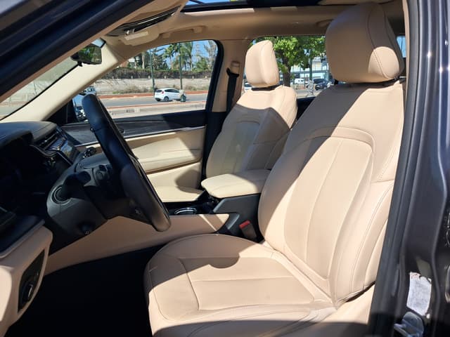 Jeep Grand Cherokee FRONT_SEAT