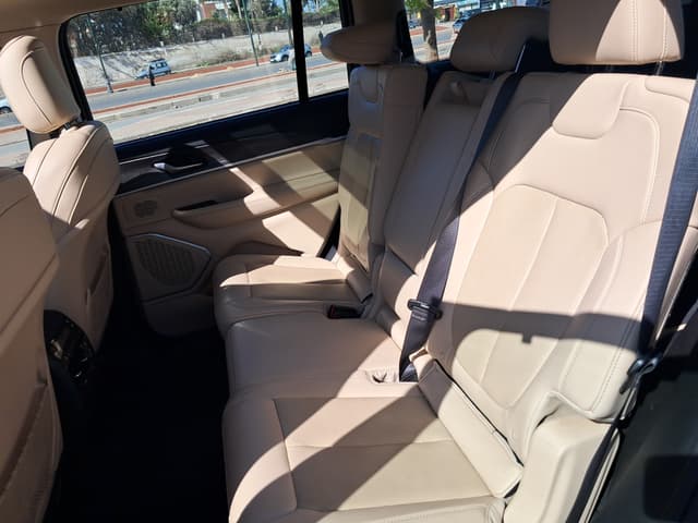Jeep Grand Cherokee REAR_SEAT
