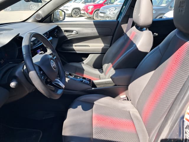 Alfa romeo Junior Ibrida+ FRONT_SEAT