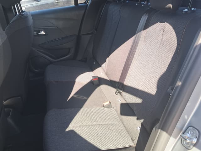 Peugeot 208 REAR_SEAT