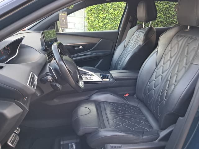 Peugeot 3008 FRONT_SEAT