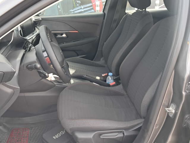 Peugeot 208 FRONT_SEAT
