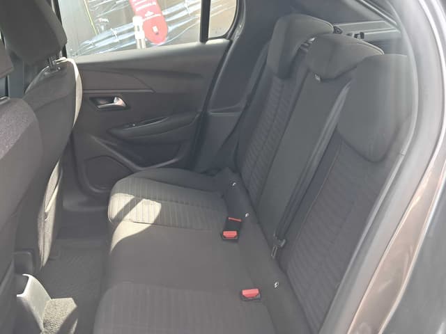 Peugeot 208 REAR_SEAT